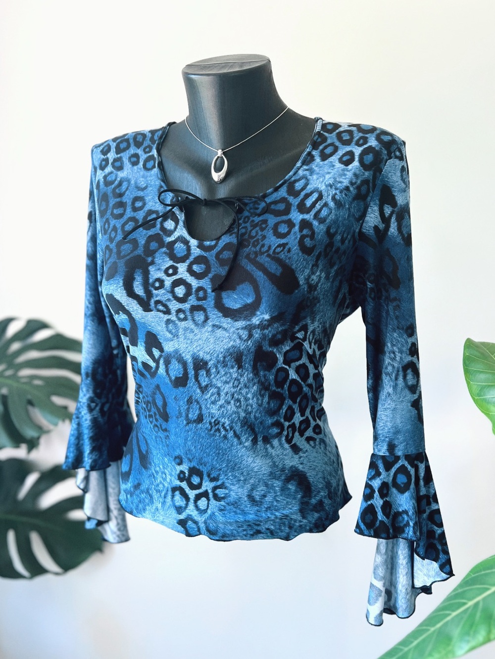 1999 Vintage 2-Kuhl | Blue Cheetah Animal Print Bell Sleeve Top